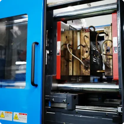 製品取出しの様子の写真